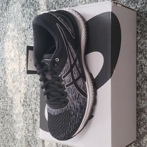 Asics Women's Gel-Nimbus 22 Size 6